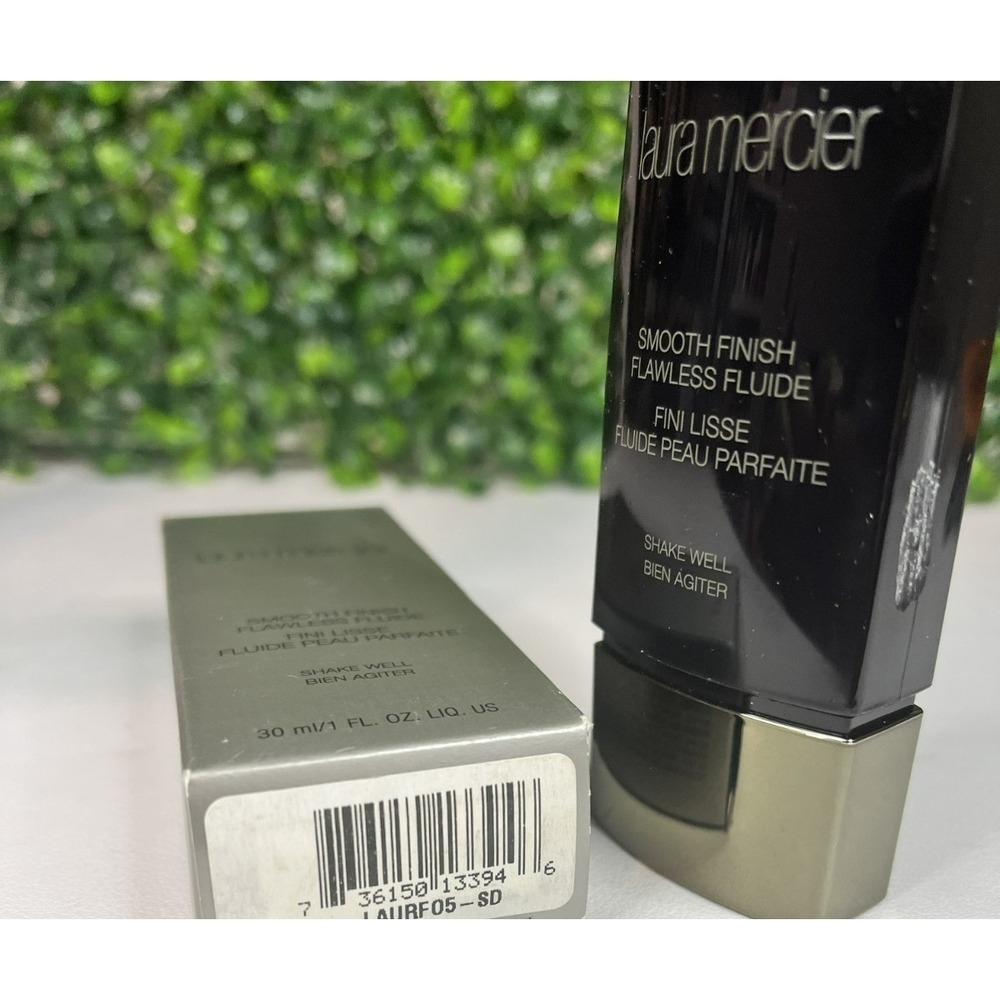 Laura Mercier Smooth Finish Foundation - Praline - 1 oz. (NEW, OPEN BOX) - Picture 3 of 3